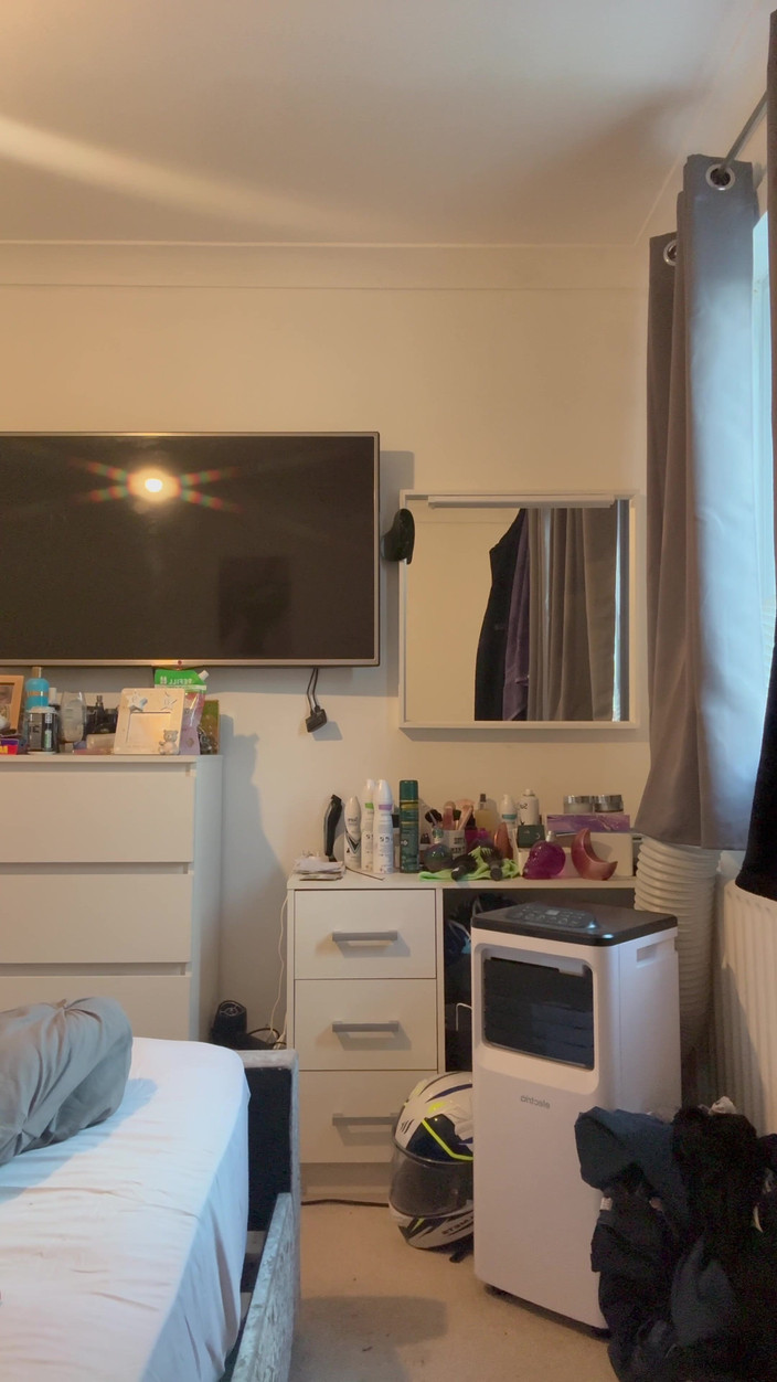 Shaun Cbt: Schwanz und eier unter der kleidung