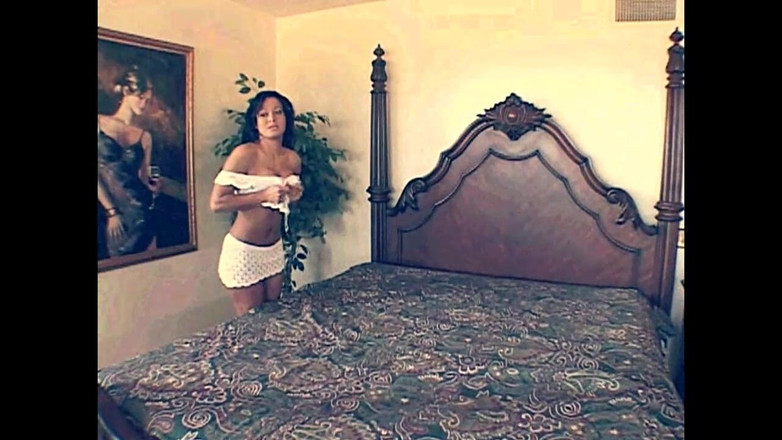 Vintage megastore: Cewek hot amerika rambut cokelat dientot habis-habisan sama kontol raksasa...