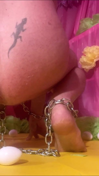 Easter Bunny Lays Eggs 2
