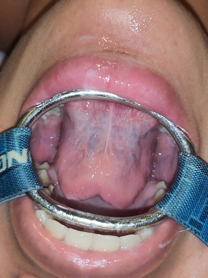 Pietro Montoya: 把它放进她的阴户，然后直接塞进她的嘴里，张开的嘴里有蜘蛛堵嘴