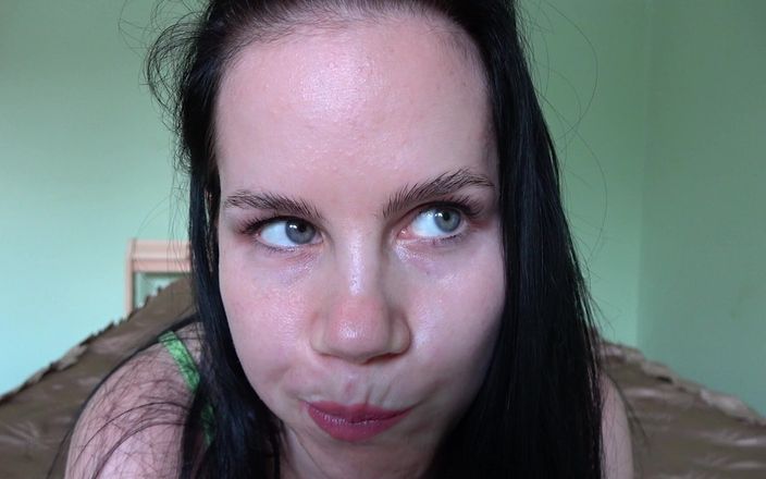 Anna Sky: Anna Gummy Bears yiyor