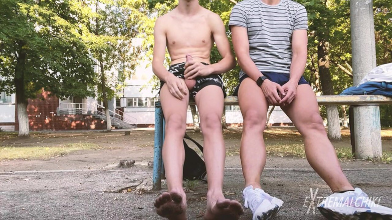 Extremalchiki: ट्विंक्स फटाफट लंड हिलाती है