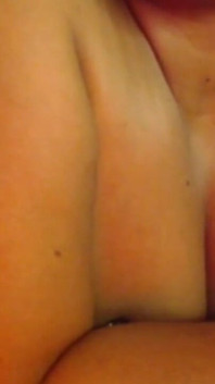 Porno yıldızı bez sutyen çıkarıyor tam çıplak şov seksi konuşma göt gösterisi
