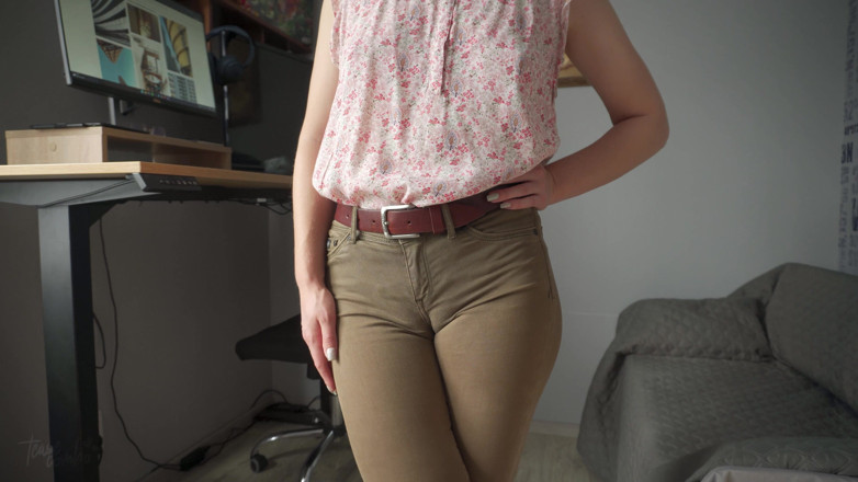 Teasecombo 4K: Zlobivá kolegyně Předvádí wedgie kundičku