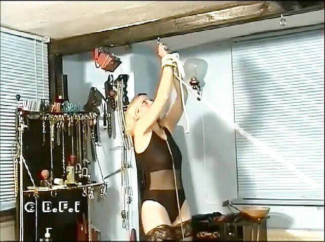 Slave Seks: 折磨微笑的奴隶