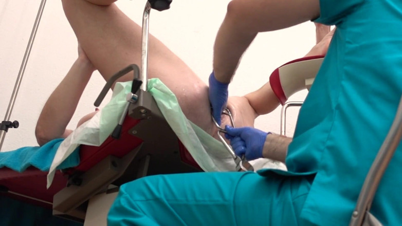 Marcus Pollack: Fisting at gyno-anal and vaginal inspection for extensibility