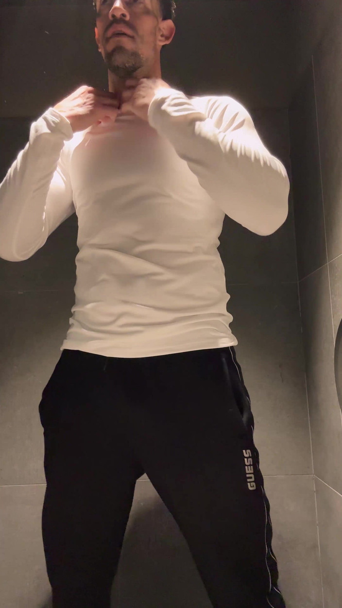 Paul Williams: बाथरूम में चमकाना