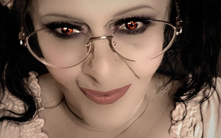 HerculesnVENUS: Co dělá tuto nezbednou děvku tvrdým výstřikem? Tvůj penis