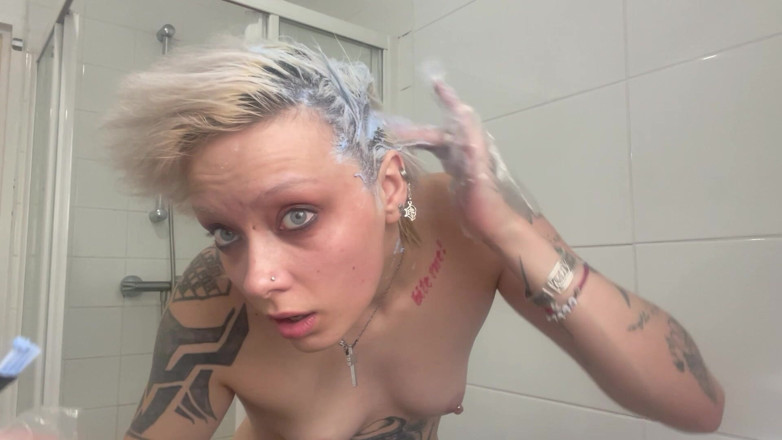 Glitterqueen1999: Je blanchis mes racines et mes sourcils