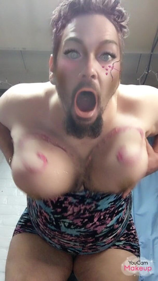 King Of Crossdress: Artsy boobs jiggling
