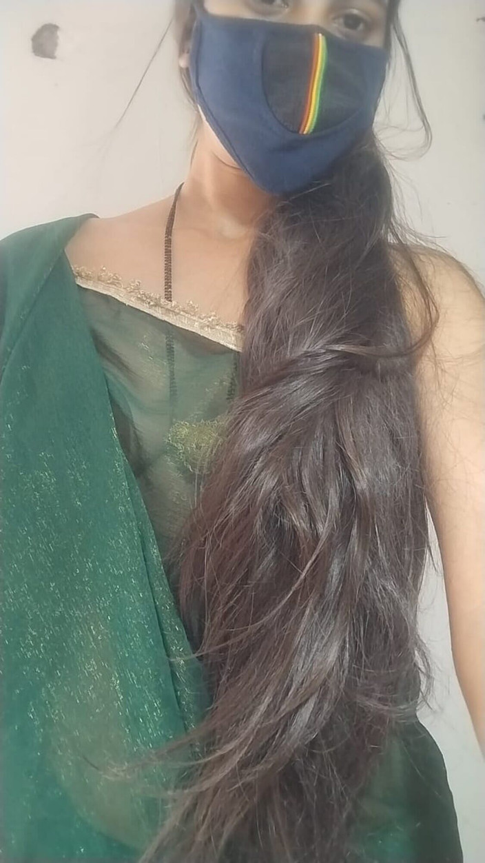 YOURANSU: Desi manželka Shari se sama svléká