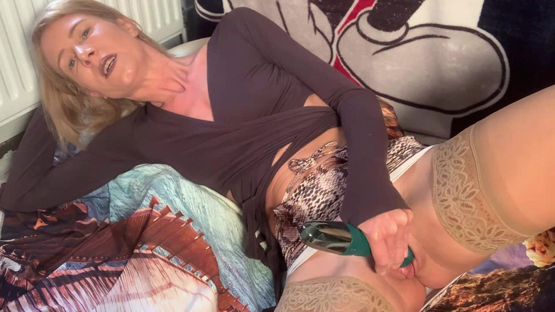 Lolacam: Orgasme melancap pada autumn