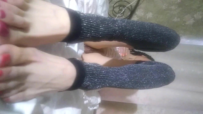 GinnaGg: Hairy milf Ginna Gg jerked off her muff and finished...