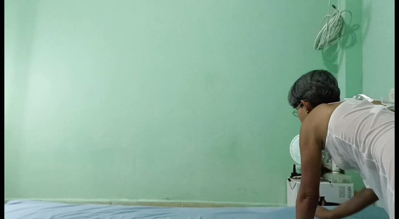 Swingersamateur40: Mi hermanastra pervertida me seduce mientras no hay nadie en...