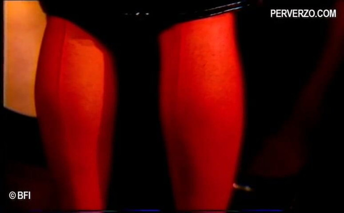 Hardcore slave sex: Sado-maso retro cu dominare lesbiană