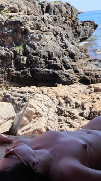 Naakt op een Italiaans strand - een vreemde sluit zich aan bij Nad neukt me