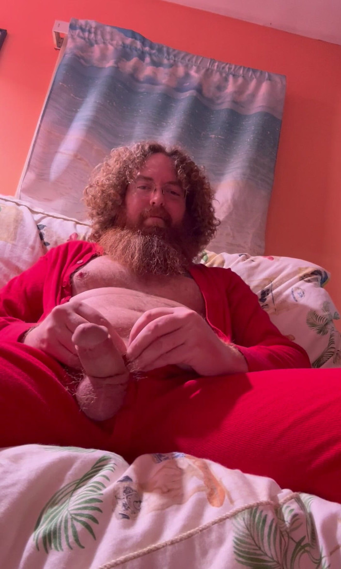 Big Baz: Rothaarige wichst im red union anzug