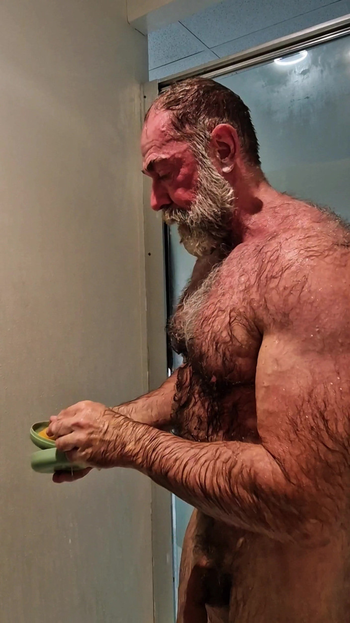 JackvanDean: Hairy Muscle Bear Flexes and Showers