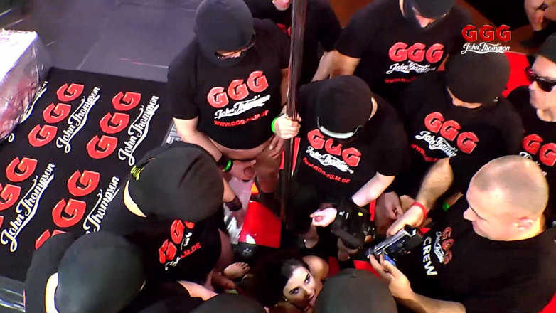 GGG John Thompson Studio: Ggg John Thompson - 성숙한 이웃이 십대에게 처음으로 선물합니다.