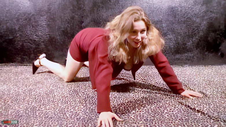 MMM100: Calia-b: 차고에서 스트립을 하는 거유 Calia B의 핫한 젊은 금발