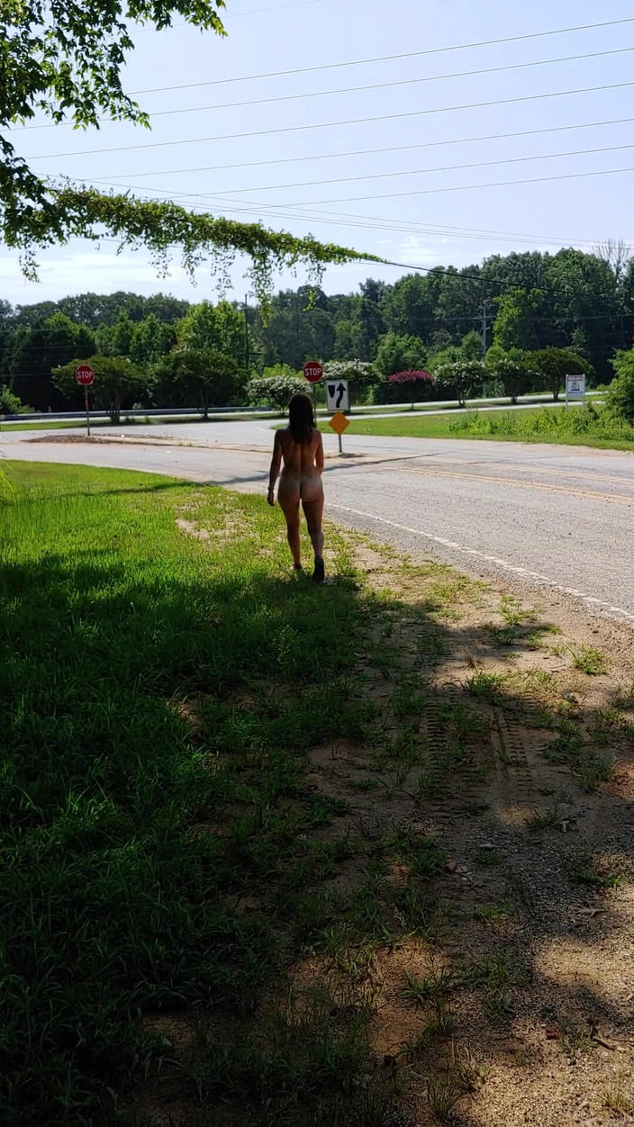 Haybabe84: Walking Naked by Highway