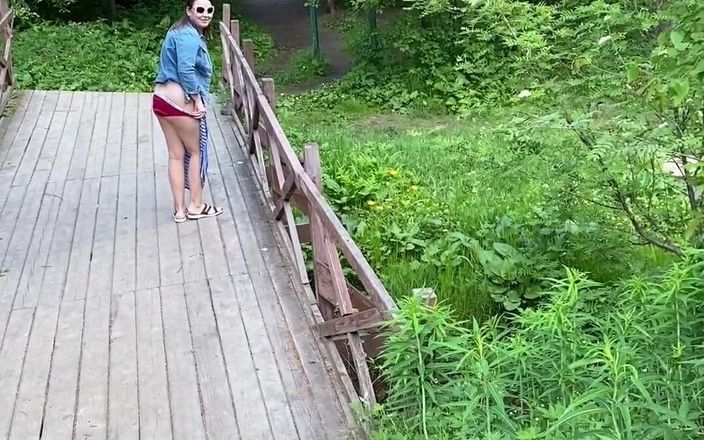 Ms Pee Piss: Stand peeing from bridge