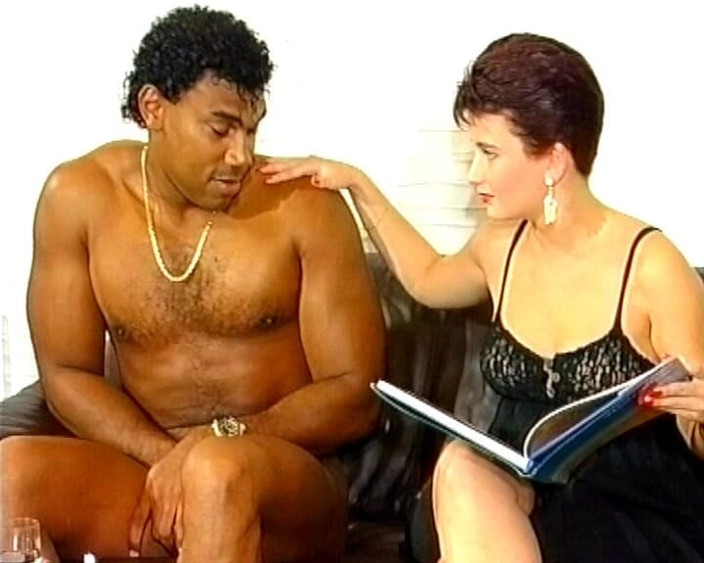 Hardcore German Club: Tante seksi jerman dientot habis-habisan sama kekasih pria kulit hitam...