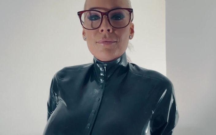 The Busty Sasha: Are You Ready to See This Amazing Latex Outfit?