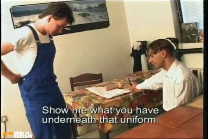 Gay Diaries: Il fattorino mangia il grosso cazzo del suo cliente e...