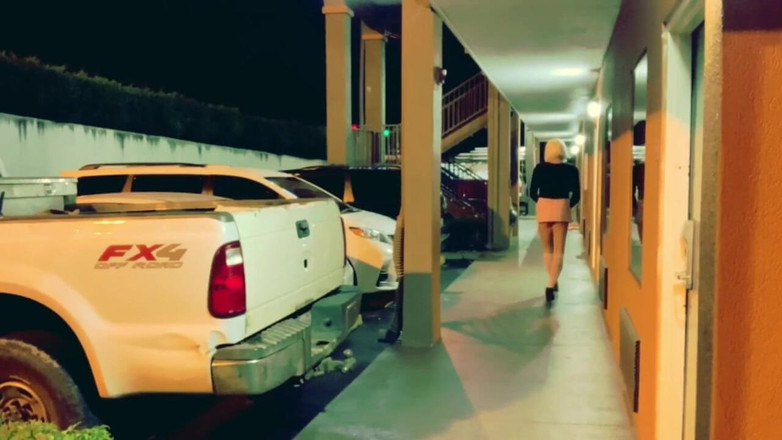 CindieLove: 全长市中心，开车通过，酒店人行道风险