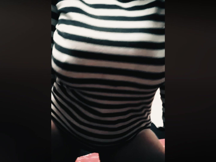 Mr_geenx: 真正的继母在继子的房间里过夜。她非常 Horny.pt 1.自制 025