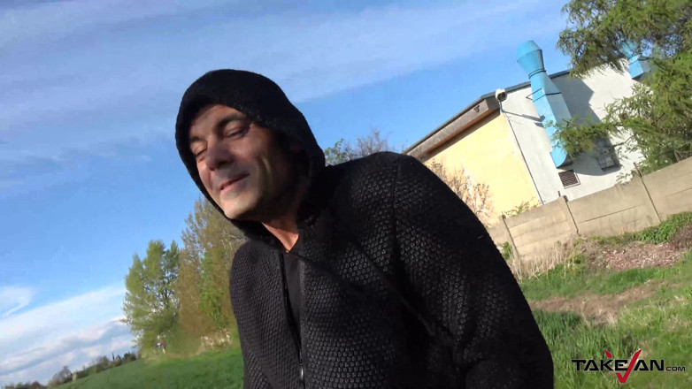 Take Van: Wendy Moon se masturbe dans une camionnette et convainc son...