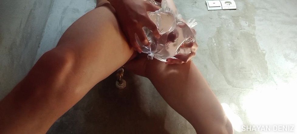 SHAYAN DENIZ: Shayan Deniz - moment privat relaxant în baie