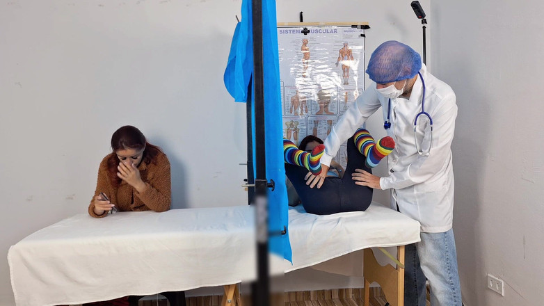 FannySquirting: 继母带继女去看妇科医生