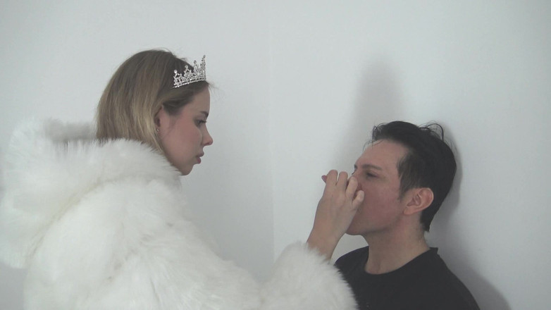 Femdom Austria: vysoká ploutev trénovat svého otroka!