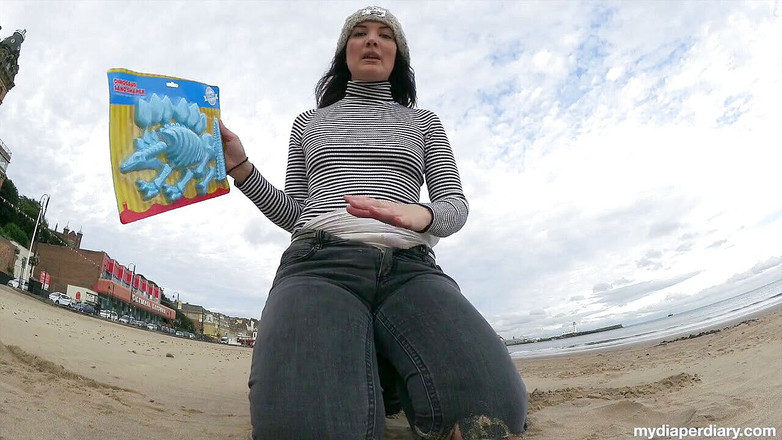 Faye Taylor: Hóa thạch khủng long làm trong cát