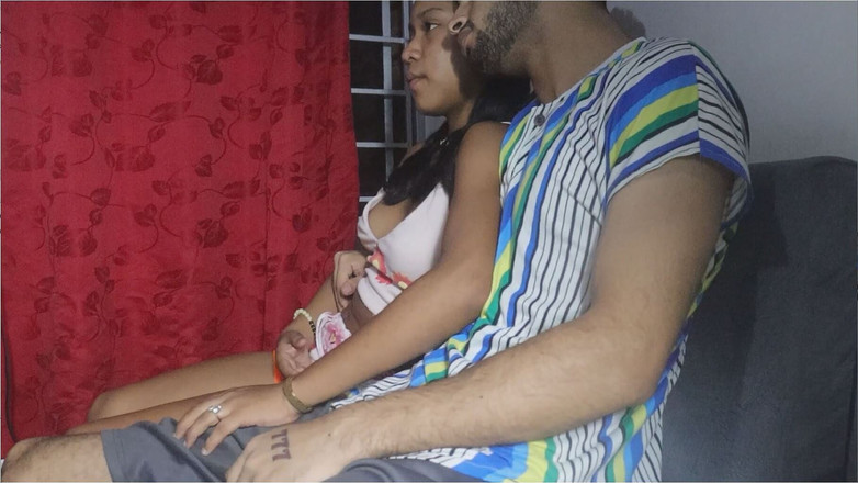 Perlahot69: Nagrywam, jak moja piękna latynoska przyrodnia siostra dotyka mojego penisa...