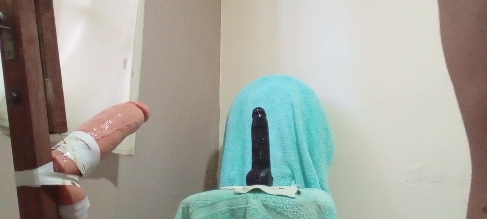 Todo -Anal: Jsem tak nadržená a chci mít v zadku dvě dilda.