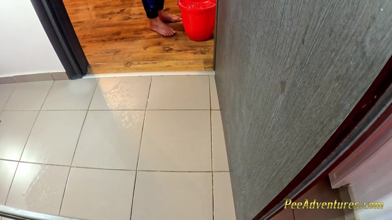 Pee Adventures: Pipi accident while cooking dinner