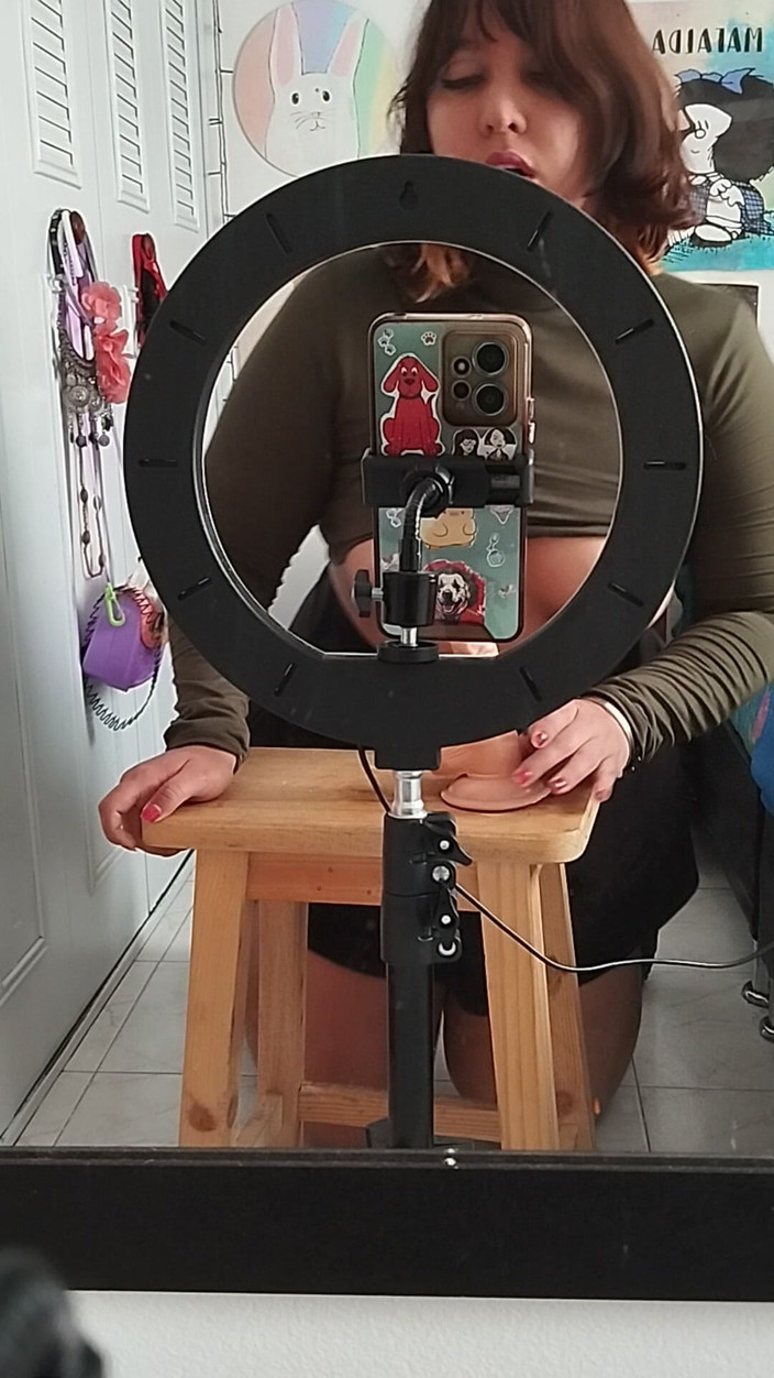 Nana Bela: Seksowna przed lustrem