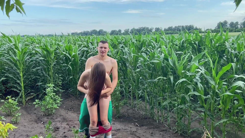 Airaccoon: Nevlastní bratr má veřejný sex s nevlastní sestrou při chůzi...