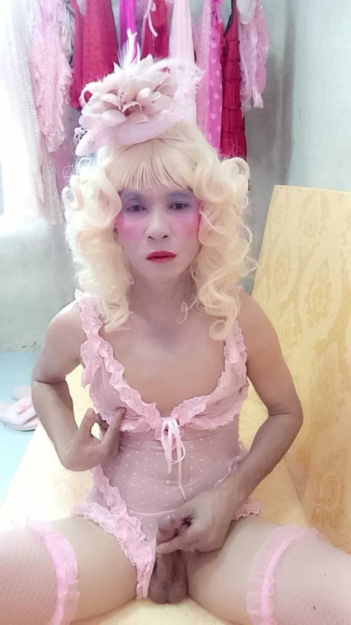 nguyen dang thien tri: Oanh Le Transgender Wearing Sexy Porn Clothes Playing with a...