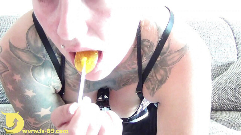 Sinika Skara: Kẹo mút hay cu giả?