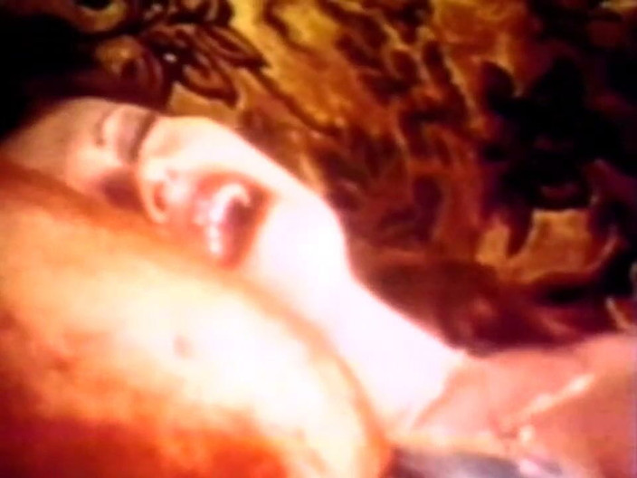 Vintage megastore: Жінка з масивними цицьками відсмоктує і трахається на вершині жорсткого члена.