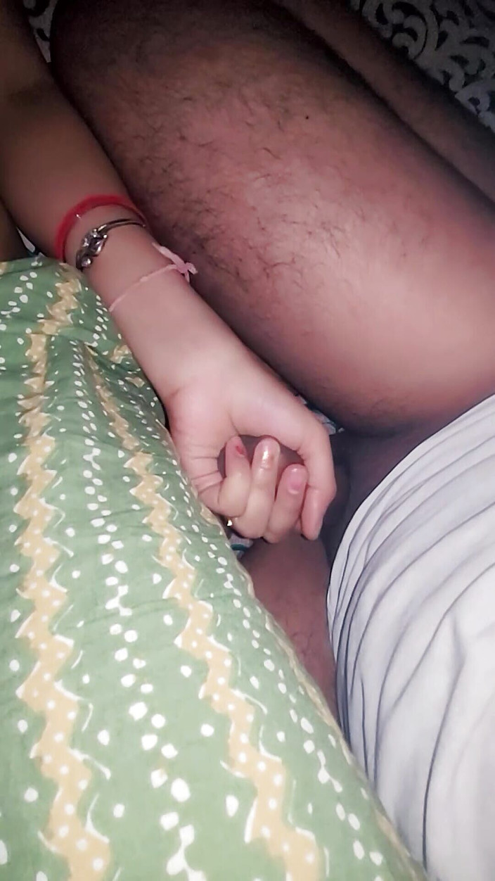 Roobi sharma: Bangladeshi madrasta mostrando seus peitos grandes para amante ele foder