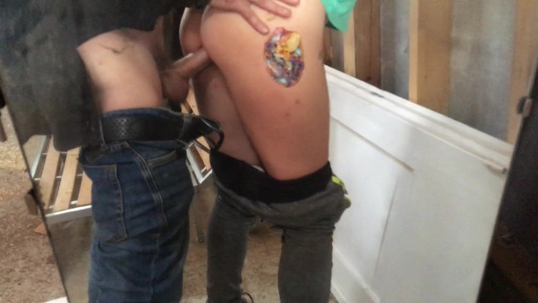 Risky Hairy Couple: Pracovník šuká na staveništi a stříká dovnitř