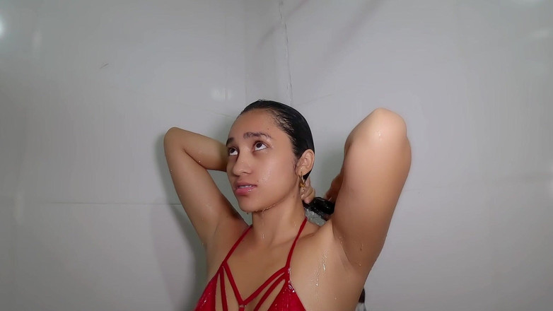 Labigassa: Sexy brunetka má krásný zadek