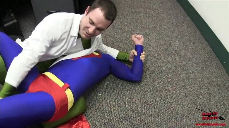 ManUpFilms: Superman Gets Ballbusted