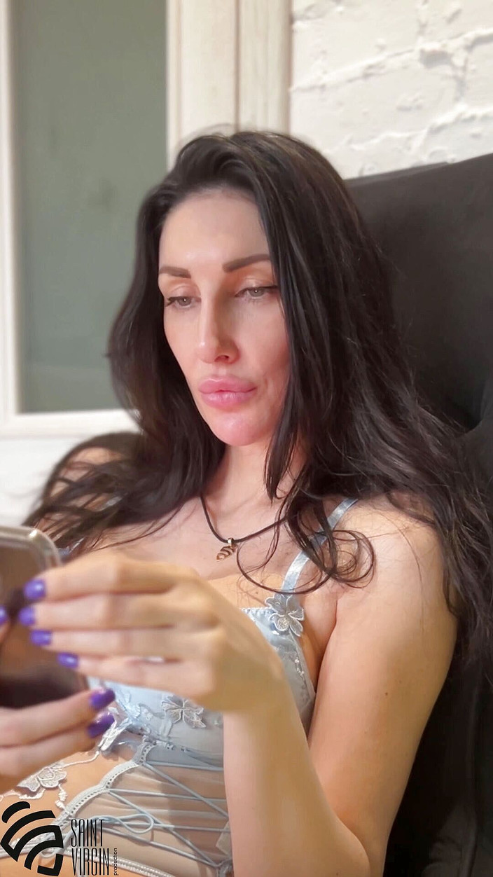 LizaVirgin: Soția sexy și-a înșelat soțul printr-un apel video