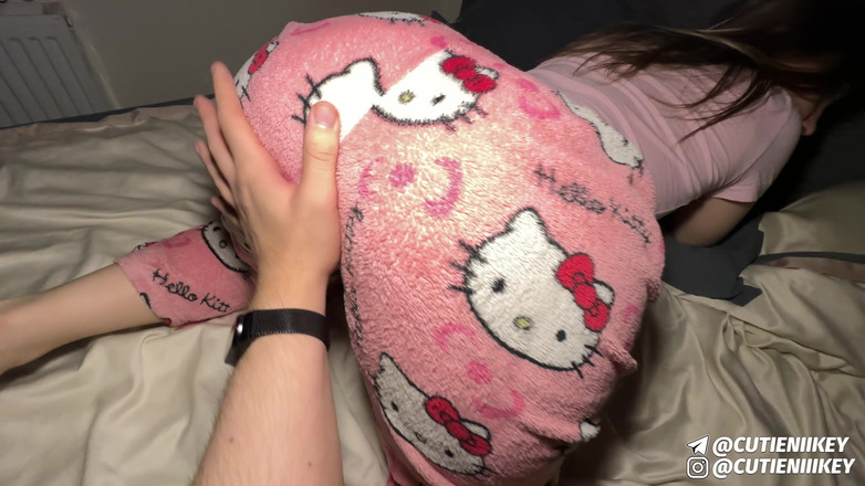 niiikey: Adik tiri kecil molek dengan tetek besar dikongkek keras